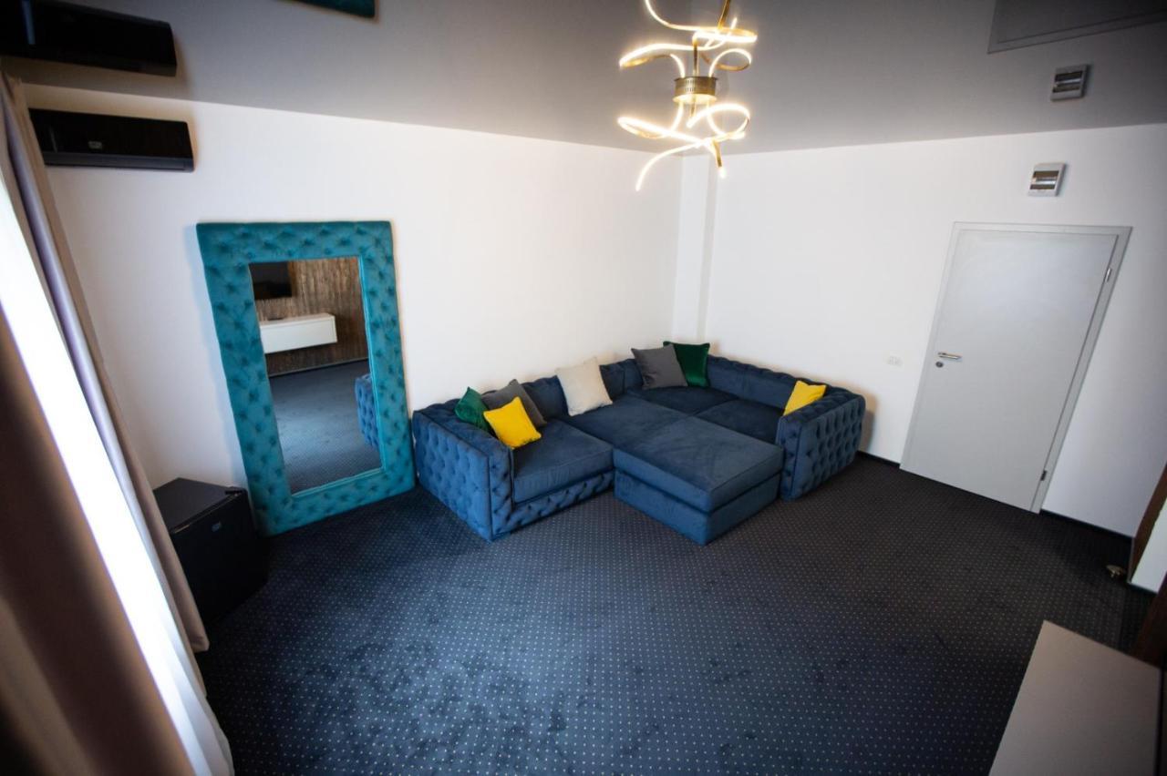Renato House Hotel Târgu Jiu Екстериор снимка