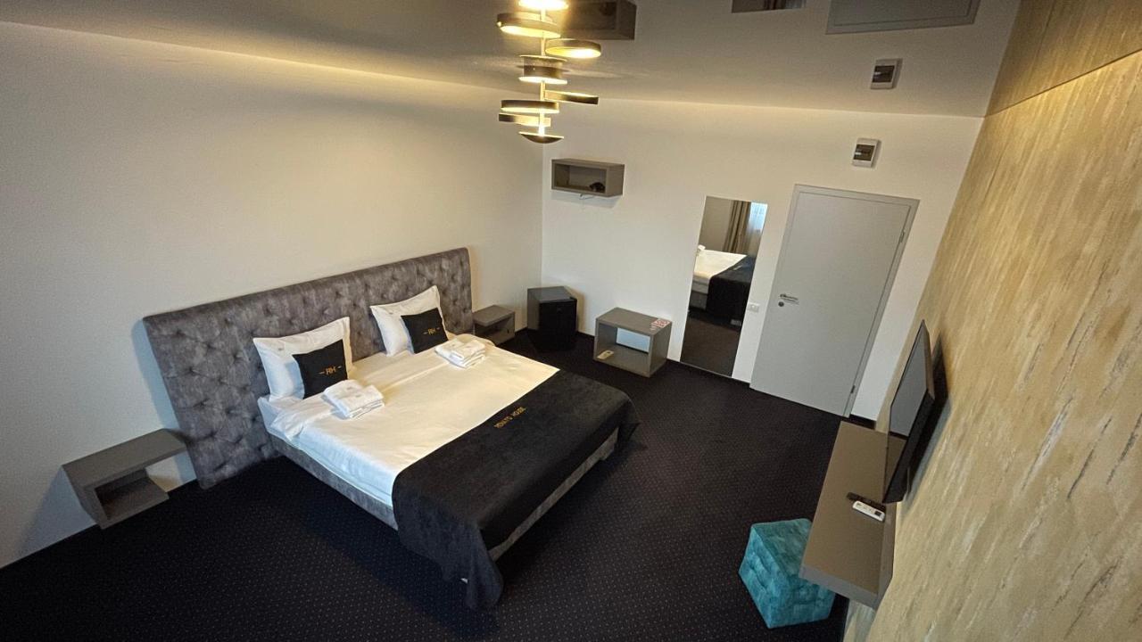 Renato House Hotel Târgu Jiu Екстериор снимка