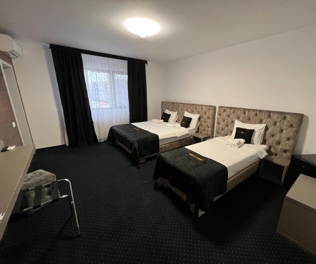 Renato House Hotel Târgu Jiu Екстериор снимка